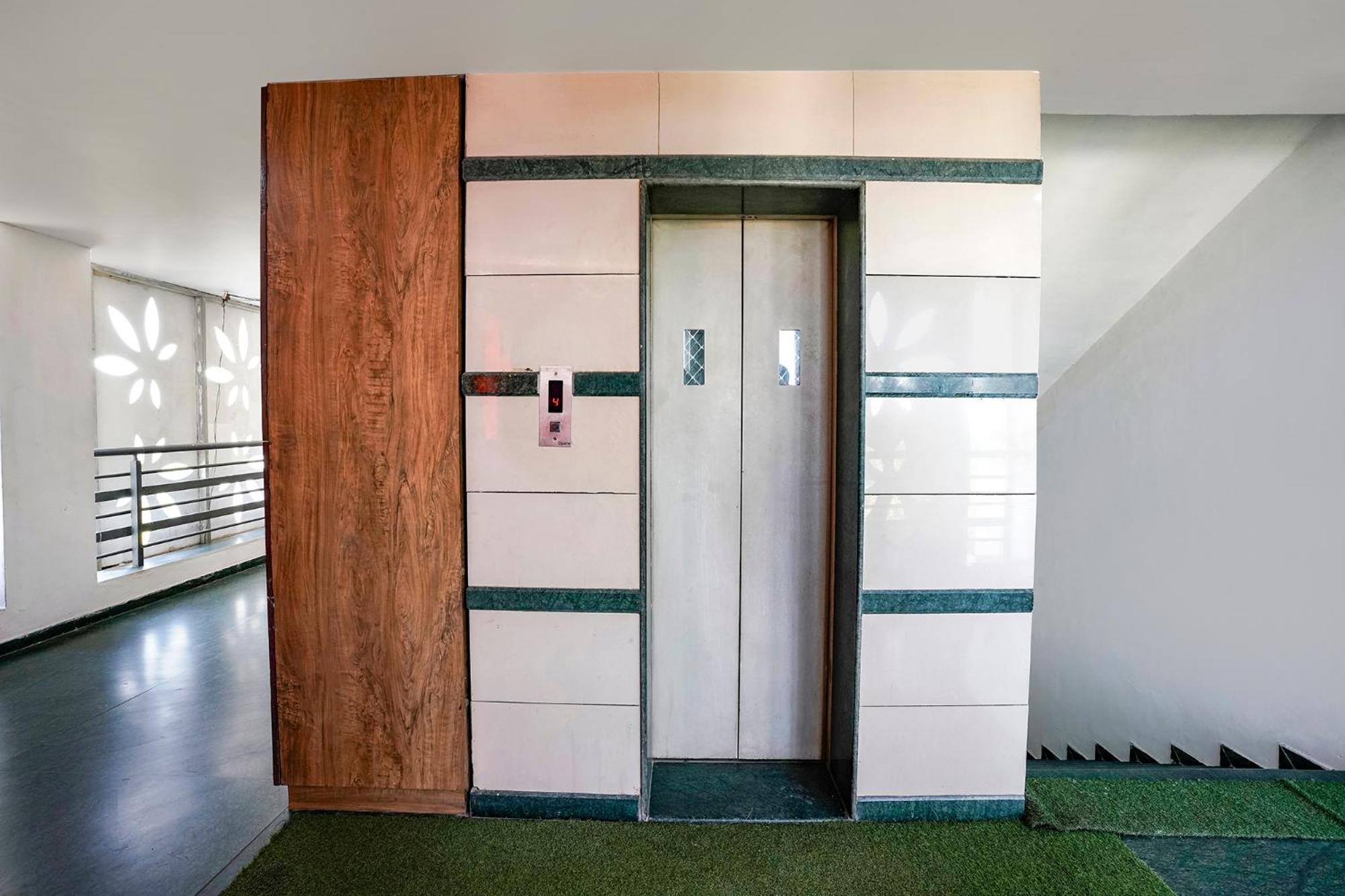 Fabhotel Galaxy I Αχμπανταμπάντ Εξωτερικό φωτογραφία